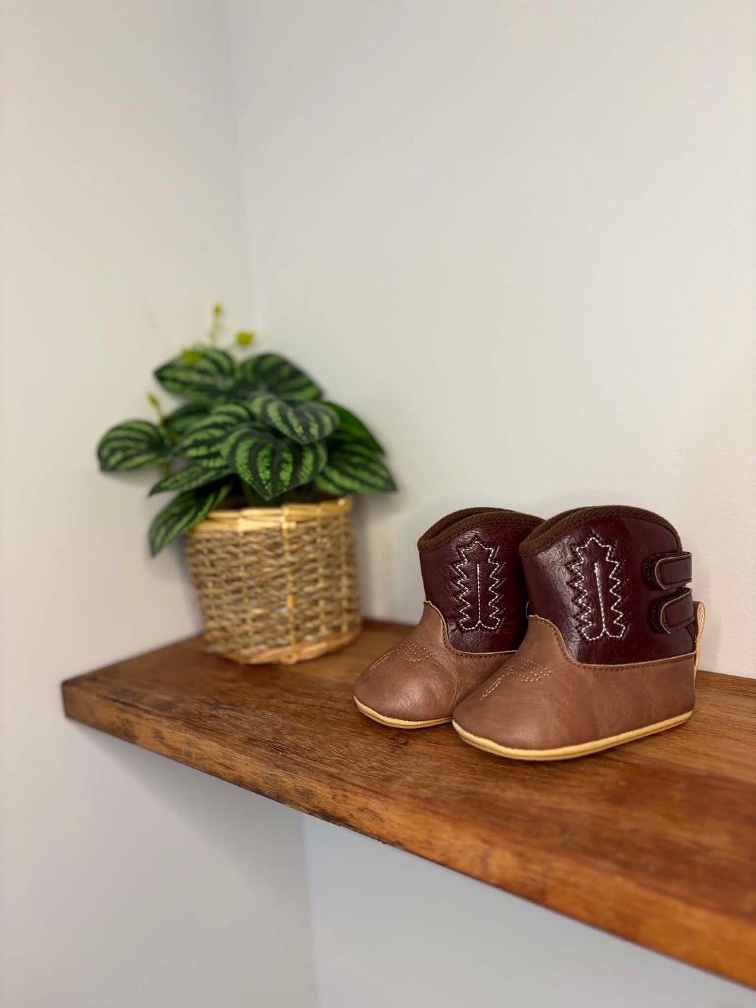 Little Wanderer Boots Dark Brown - lifestyle photo